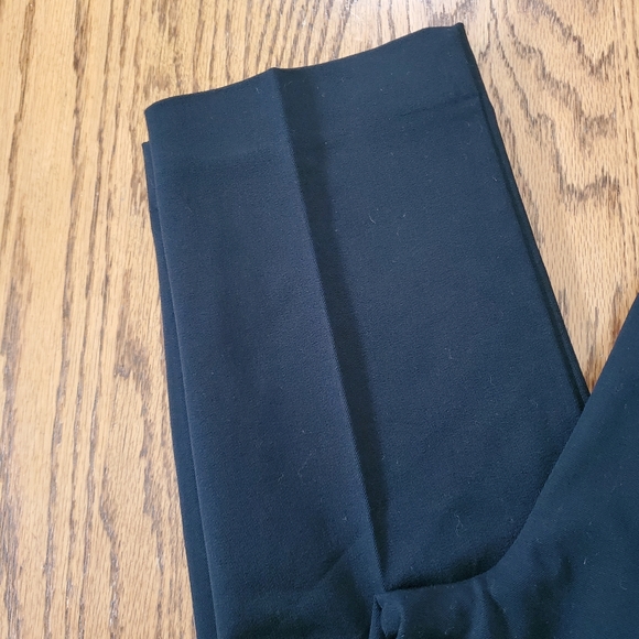 NWT Gap maternity pants. Size 8. - Picture 3 of 6